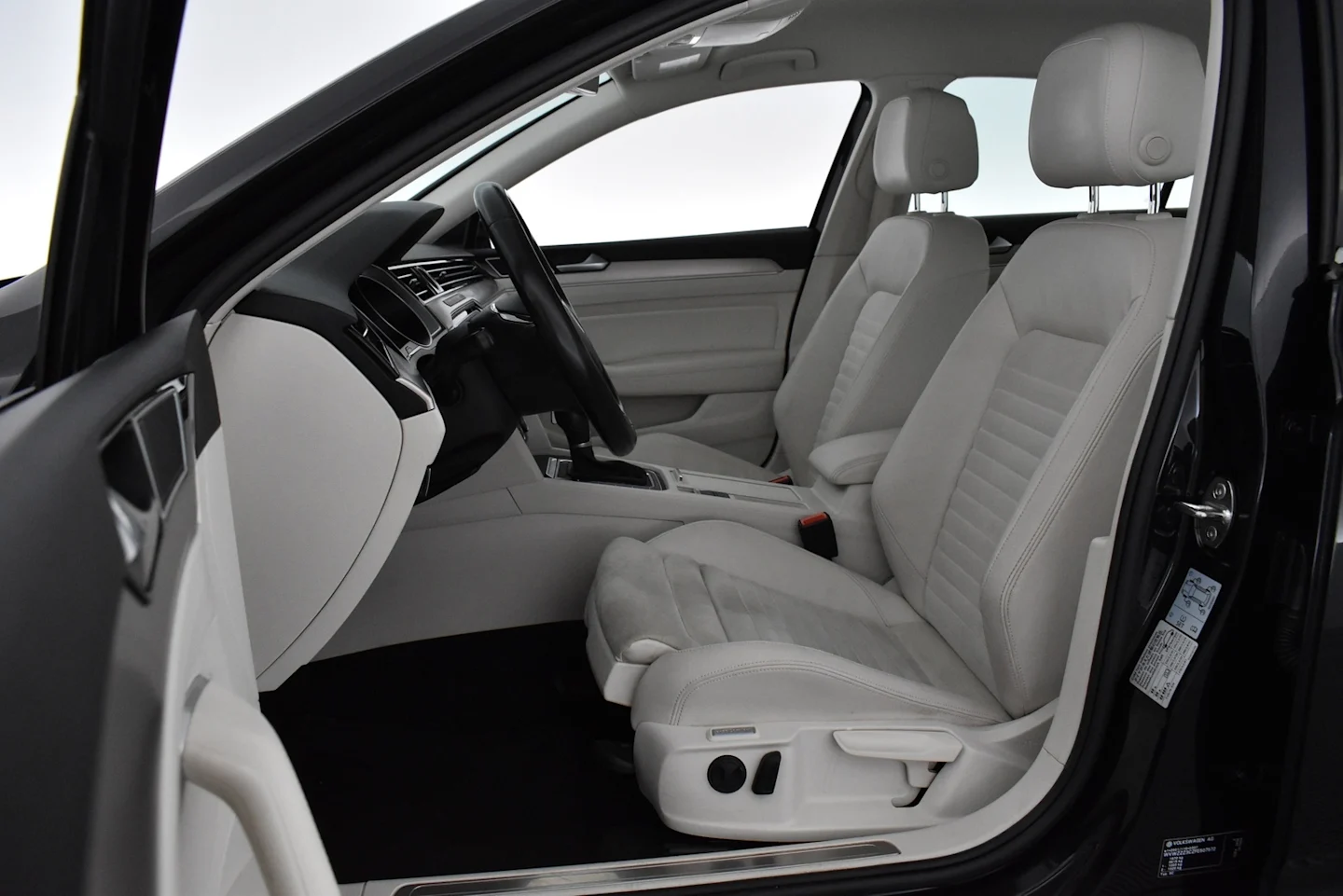 Car Image - 2WUqjJxNvNTb2IpkZjJCW4