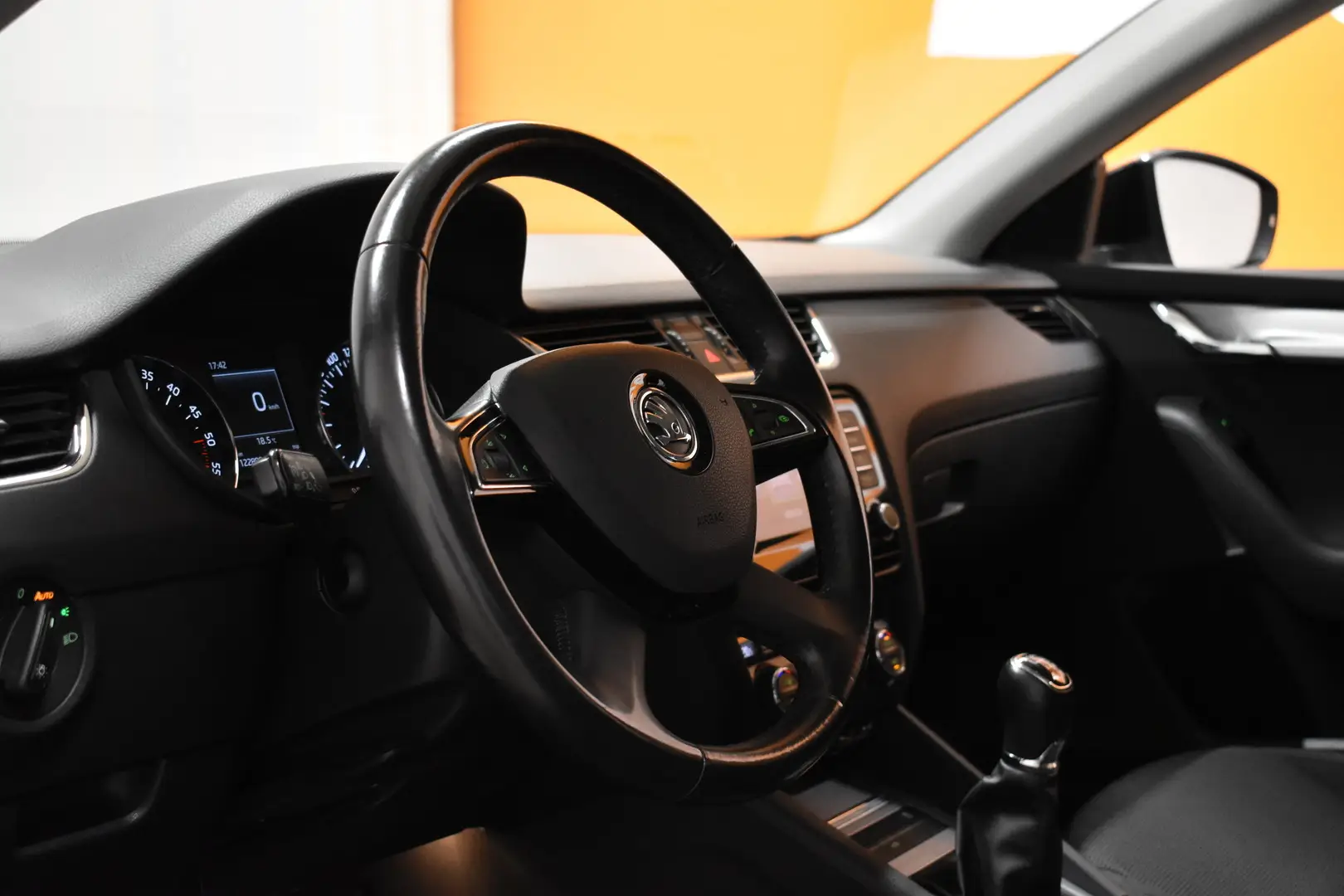Car Image - 3I65Oqm6F3ZnylpySXjcoQ