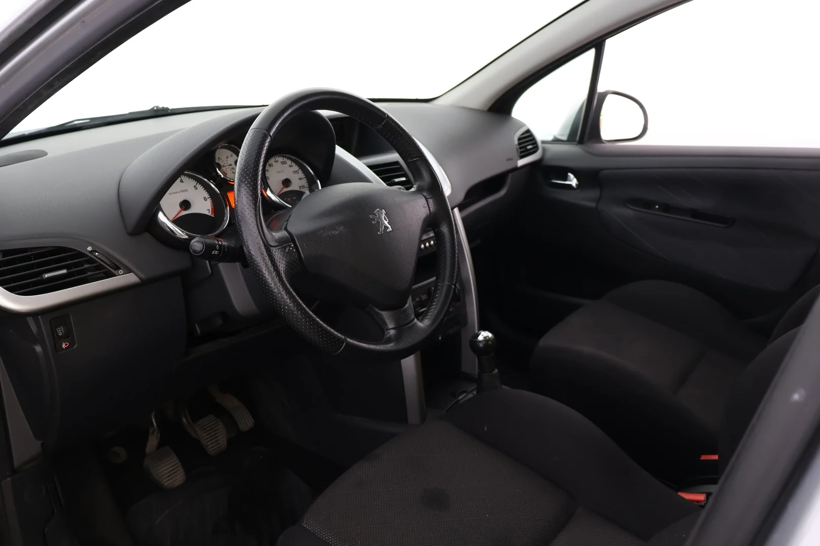 Car Image - 2nW7VEmzxaDTSC4UPOotQ7