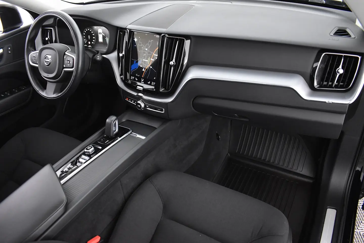 Car Image - 3P1RCyyC8KUG34oB8MzfAJ