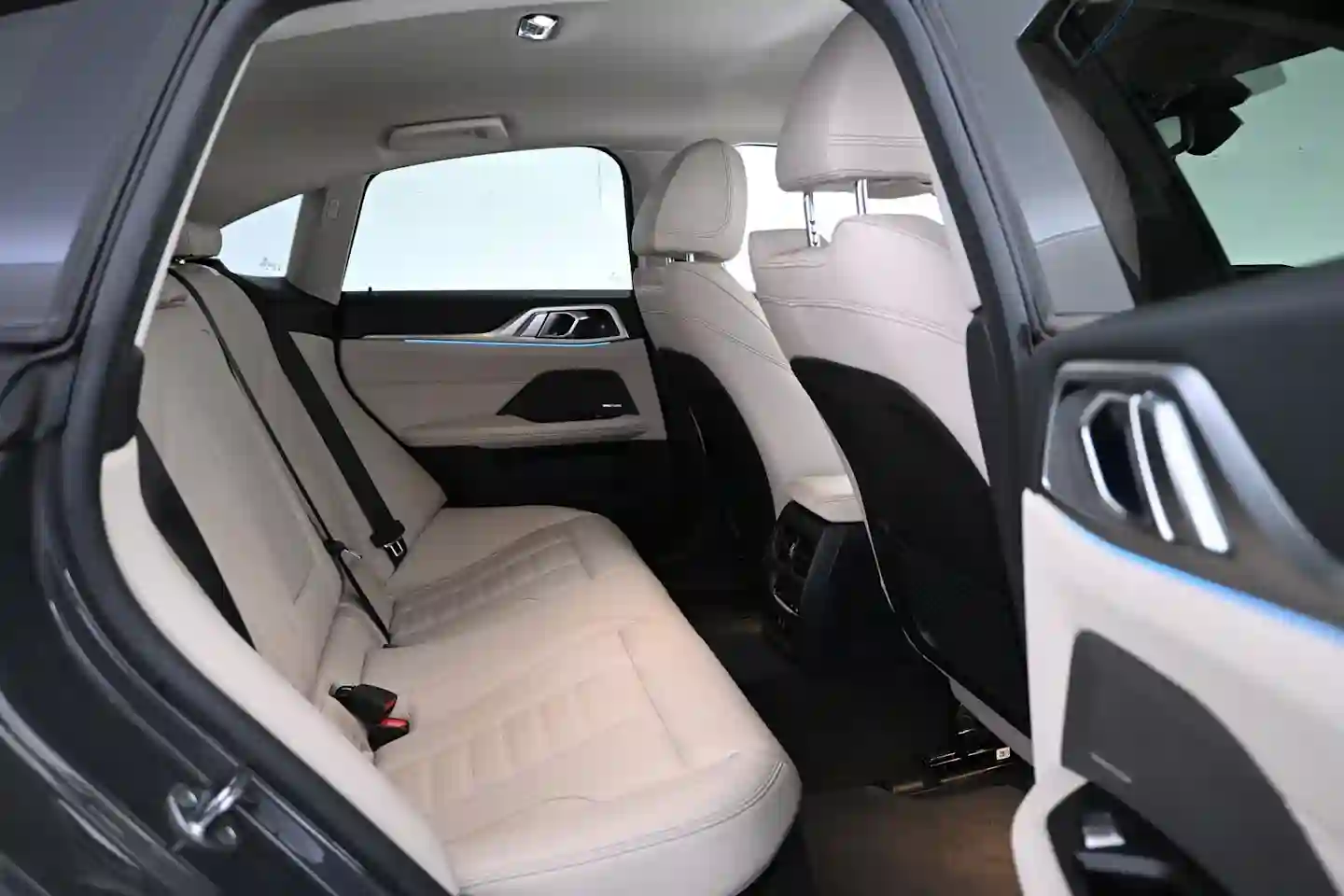 Car Image - 6ogC5hVQumoMwiS9TngnxF