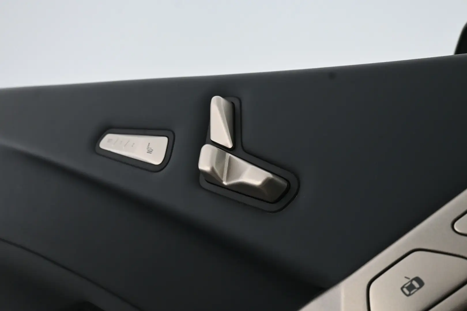 Car Image - 4K6Hz0TvUQsxtr35OYwuH7