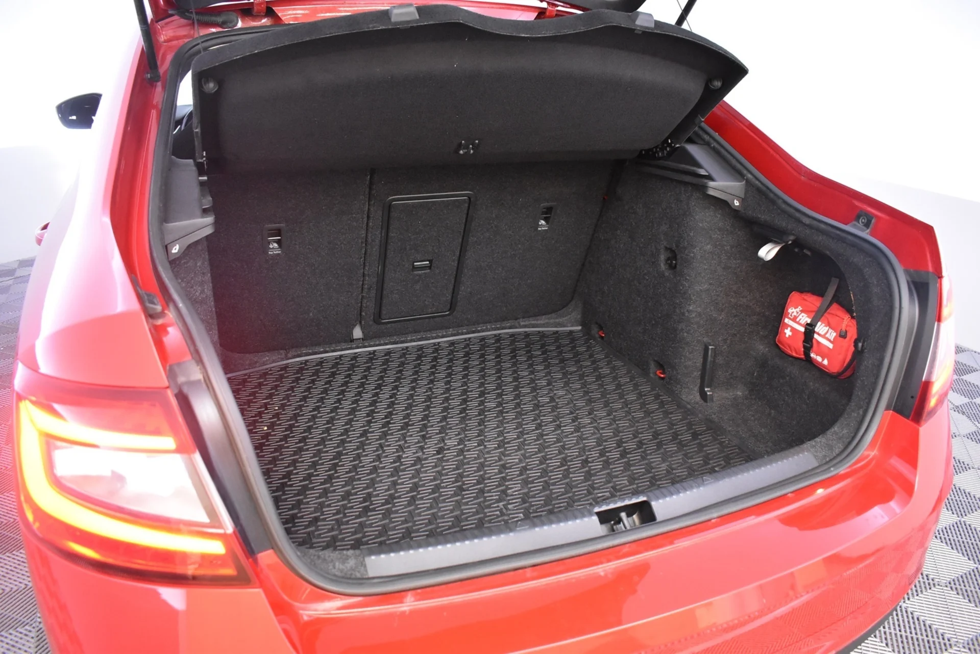 Car Image - 3HitpcVj0PMjXr7aUxHcCH