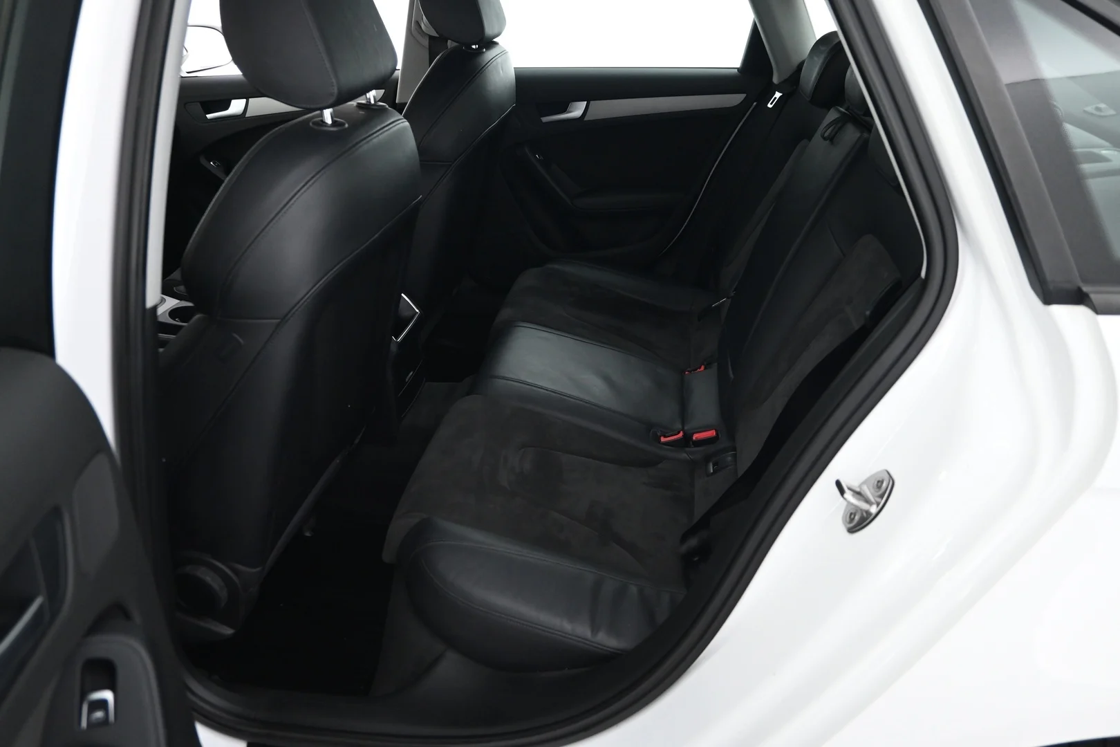 Car Image - 2Sz2aKaastegazrgModa4B
