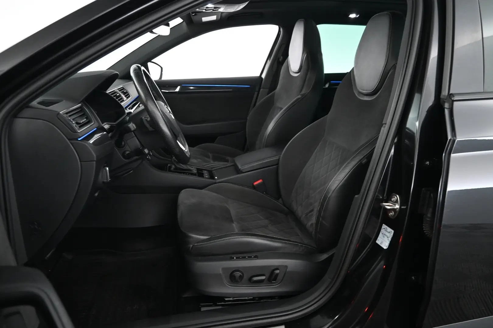 Car Image - 7l7xQnrKvtWh5xEZfl6AOg