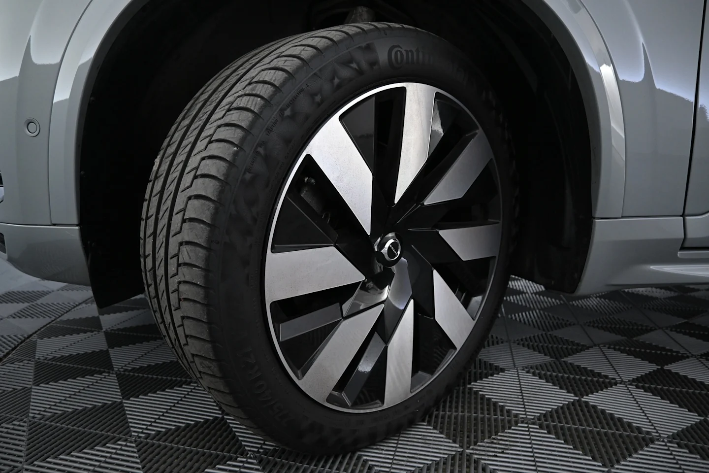 Car Image - 7h8SUBjdtpQz7vkv2F3MgF