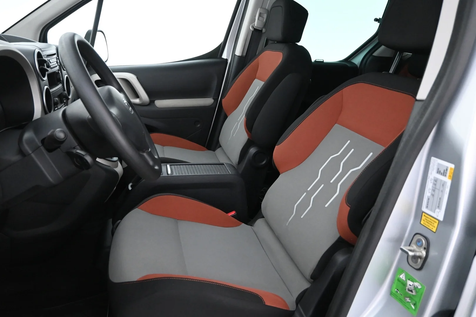Car Image - 6cwppiF64RHFOBicTgQhcQ
