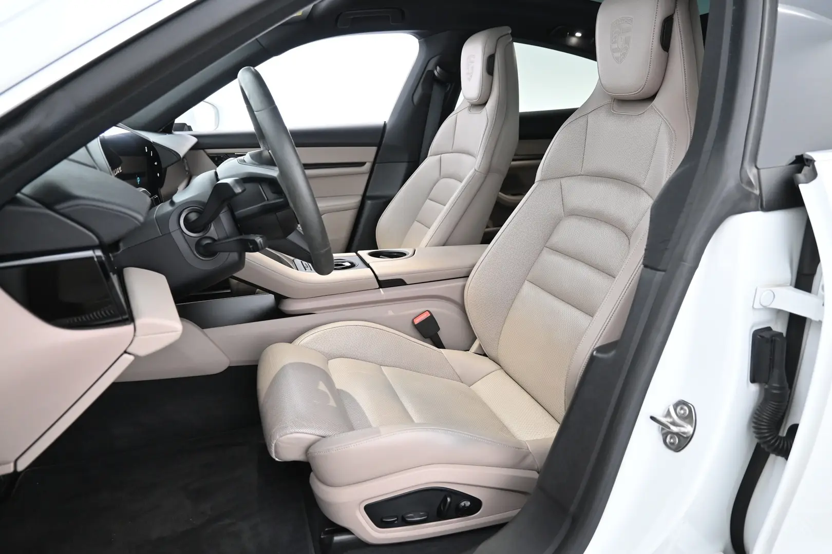 Car Image - 4uY5WbQ9vhCOGH11Rush32
