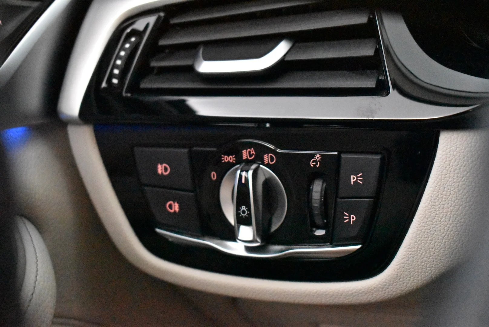 Car Image - 6EUWpFVXraAut0IW34qDzS