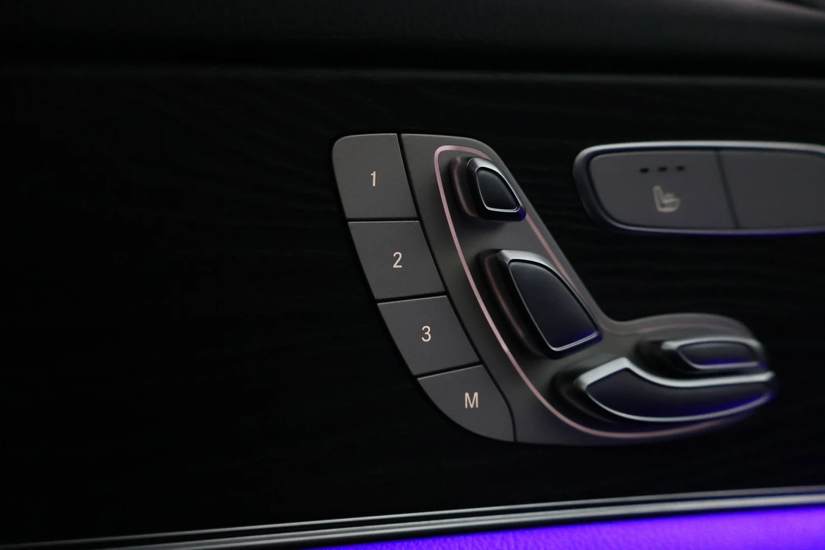 Car Image - 6dsheD4qdf7r1SccRR8xbn