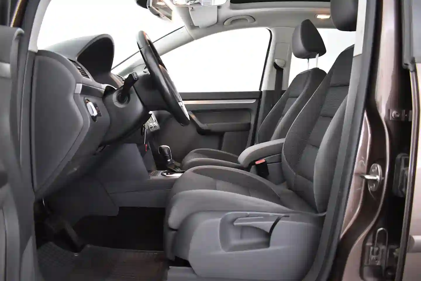 Car Image - 4nSPRrwj5JGnc6v37TbOy4