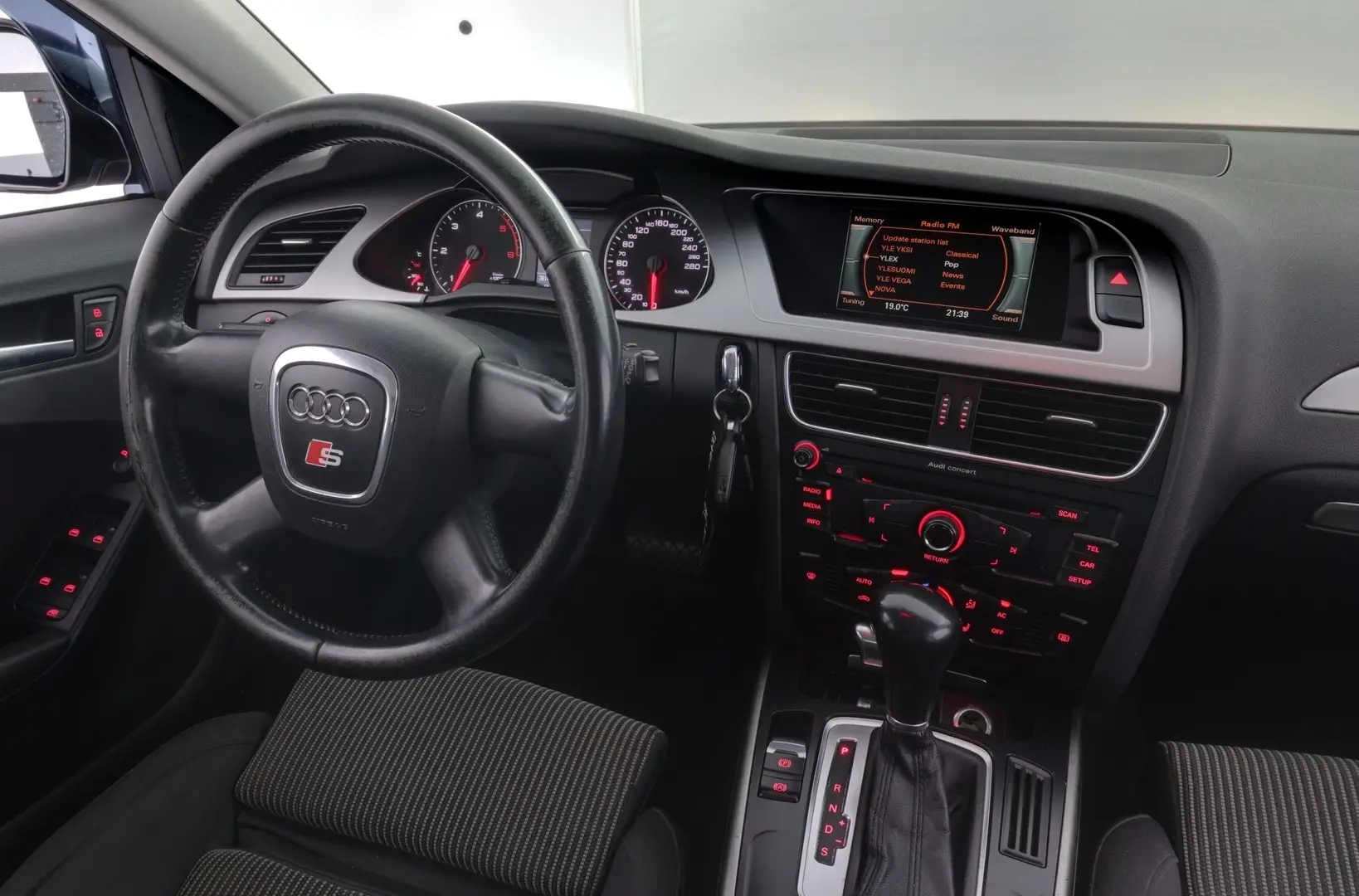 Car Image - tQpYGh72Y9LcvFpPVr6Sr