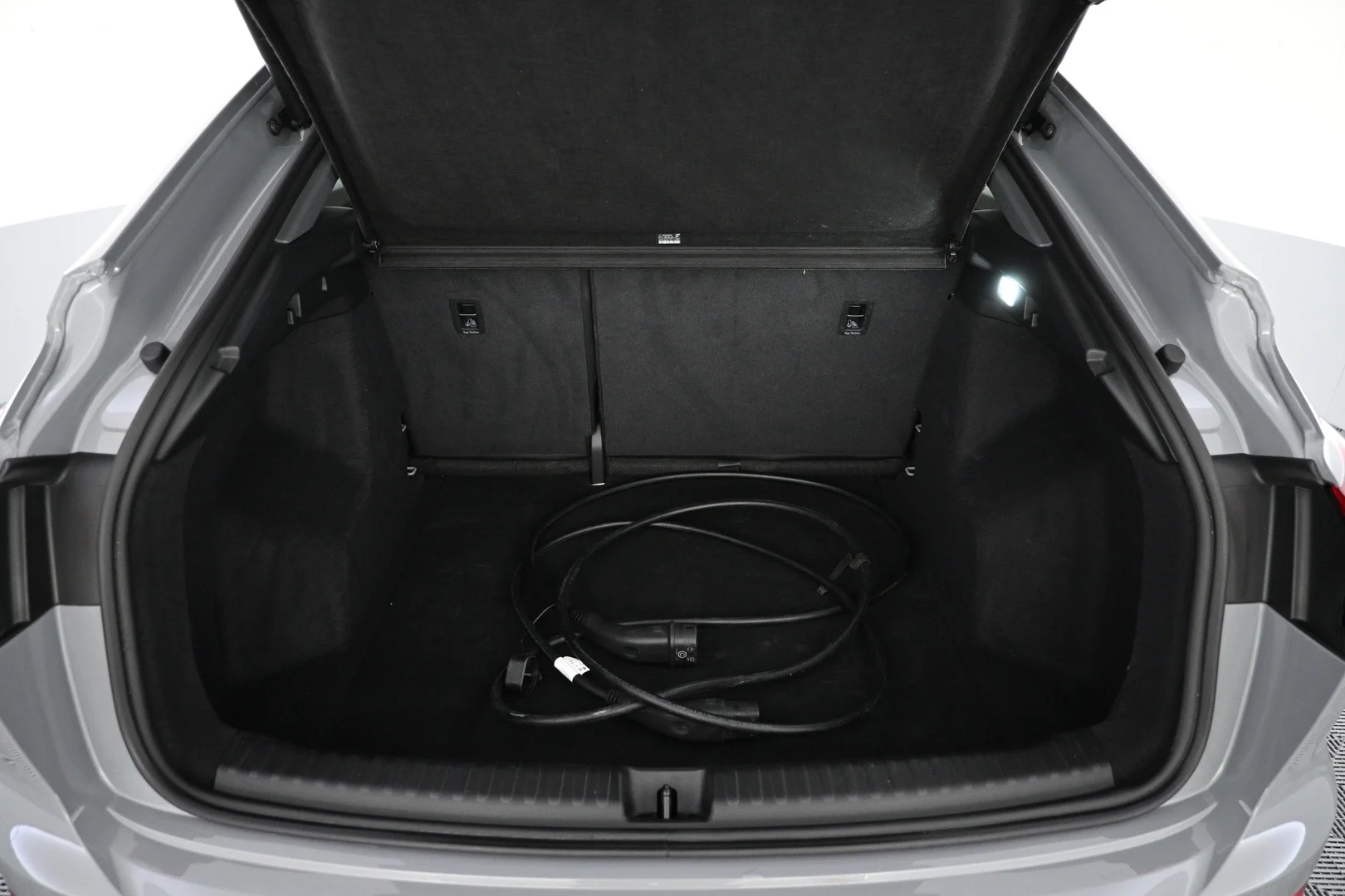 Car Image - 4MkSFGZnh8MnFvbDVEJKpg