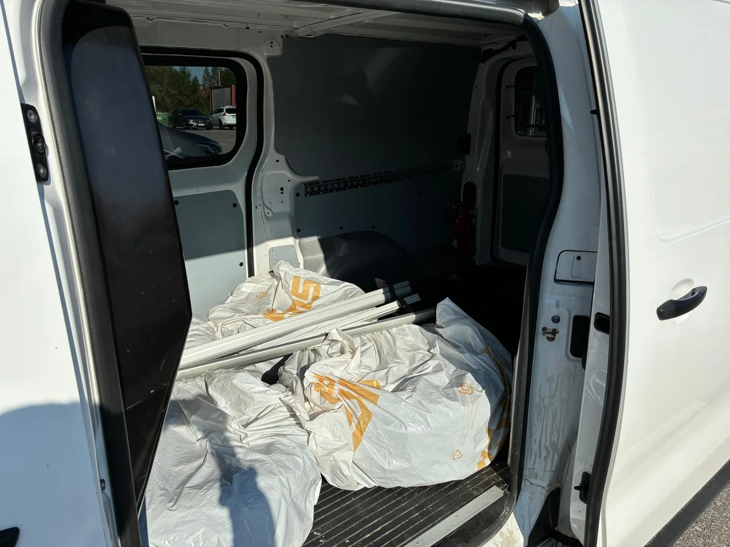Car Image - 2szKbeCA1IIPKvpLrho1p7
