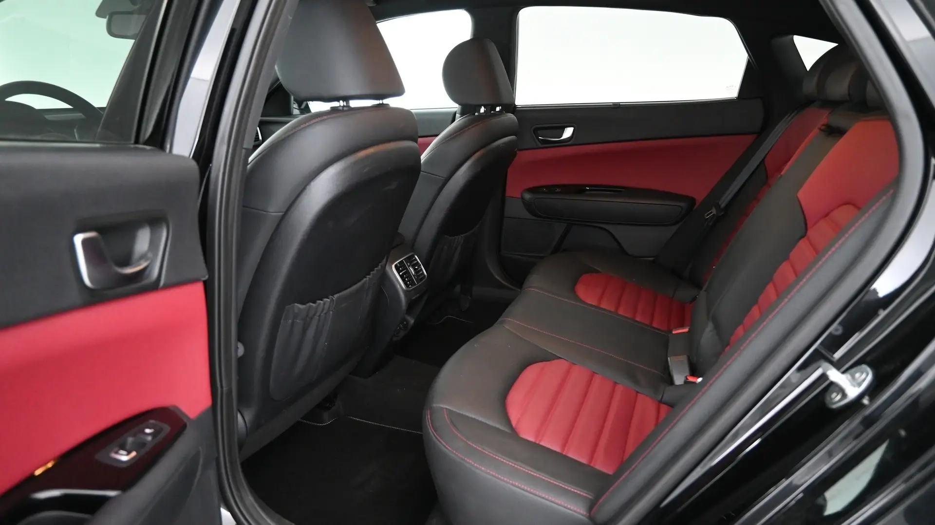 Car Image - 5QWnCAGh1peihwVSO5Cexq