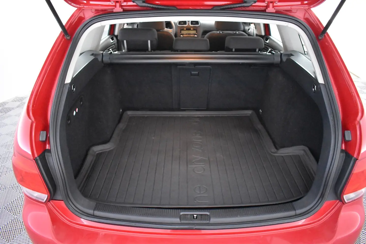 Car Image - 5M6FamZ0mP2iJkxN7WBYEb