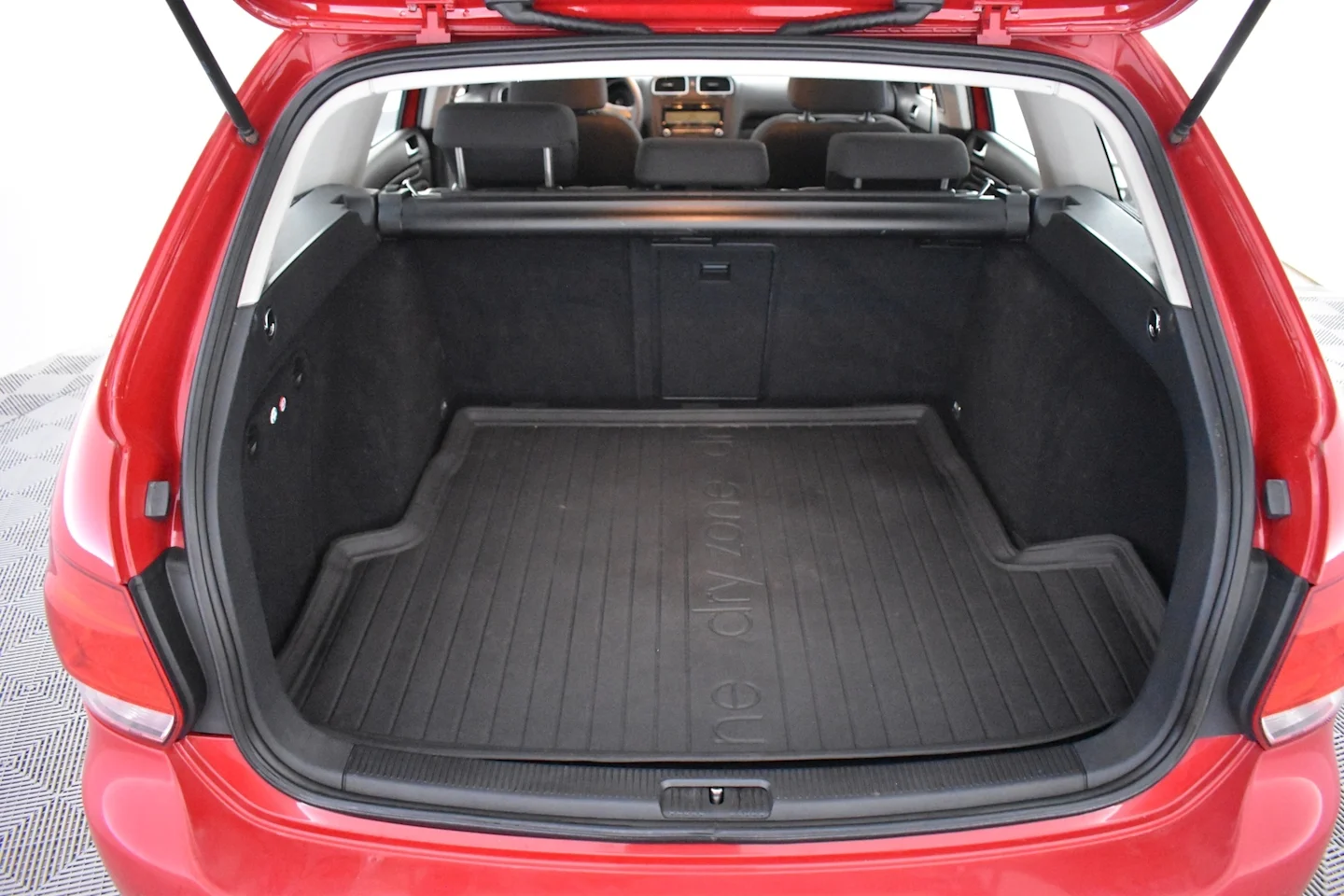 Car Image - 5M6FamZ0mP2iJkxN7WBYEb