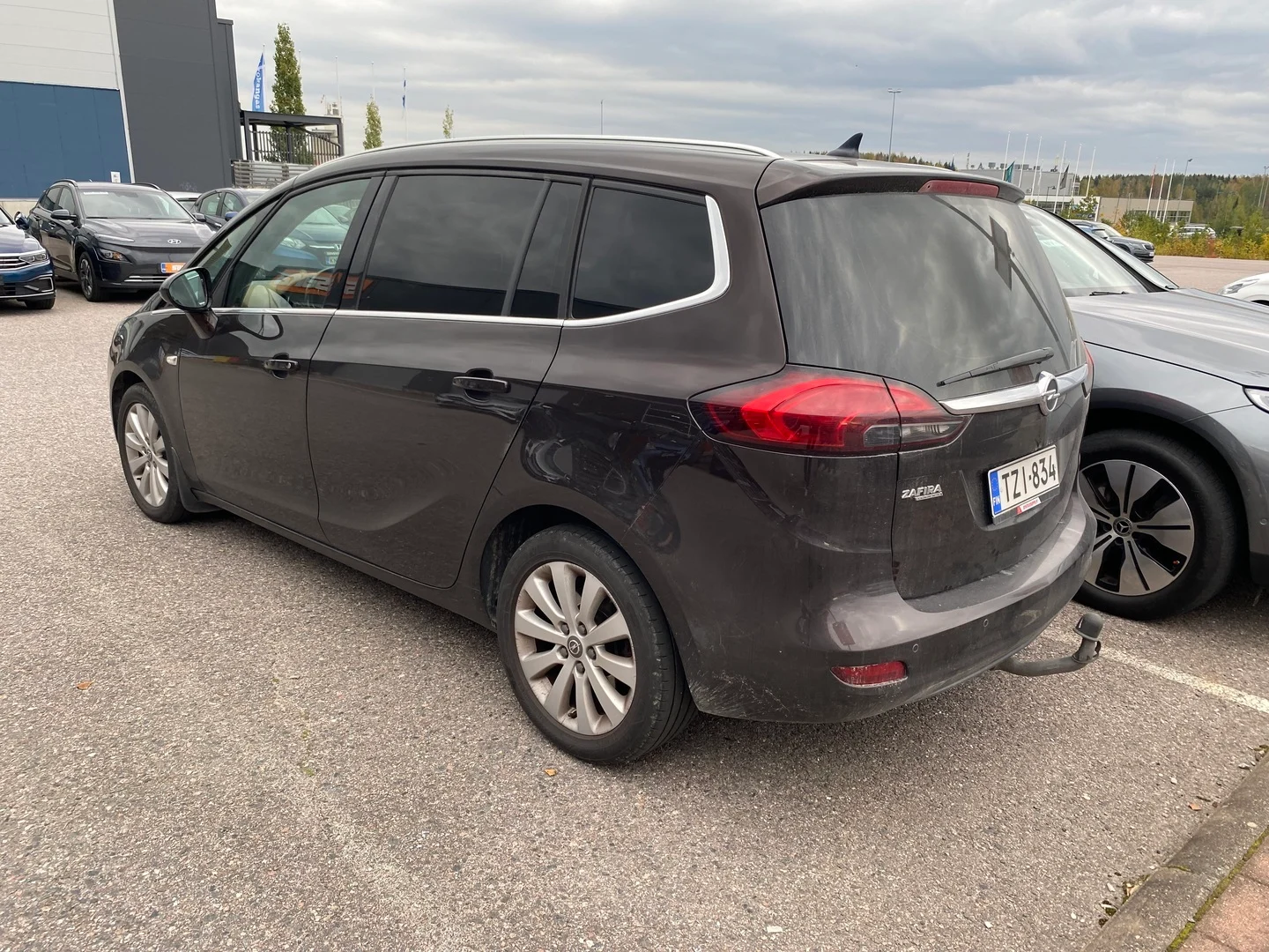 Car Image - nPFw19jPyQoJnSuQHuELd