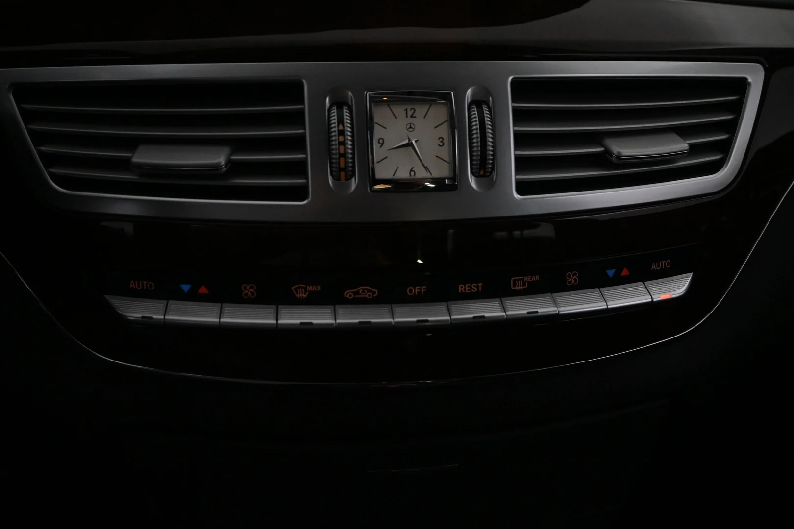 Car Image - 6I3wf5kPLuSaazfxho3CTl