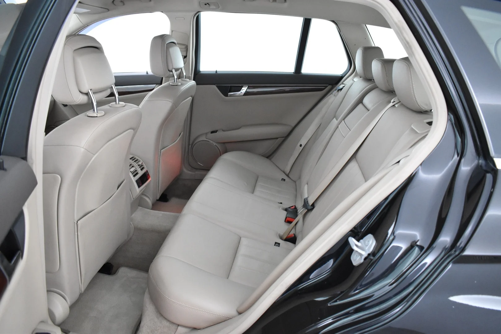 Car Image - 6jVhXgRvIaKZU8L93lkJ1M