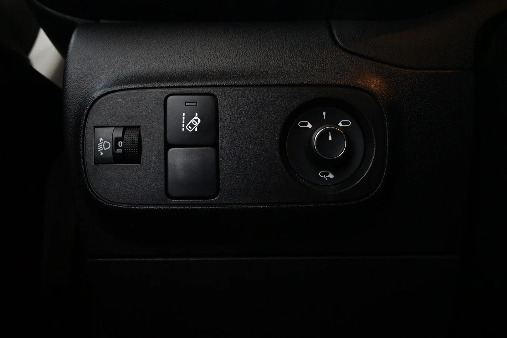 Car Image - 74ENhmoLEev94zwLShDzb1