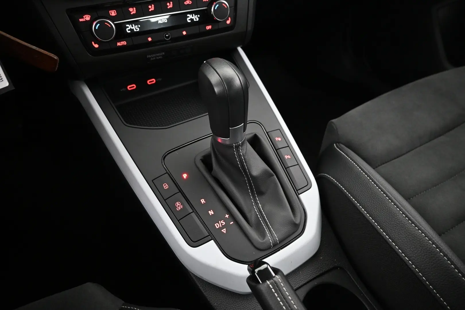 Car Image - YJHhxhOAwgnxXOTw4169y