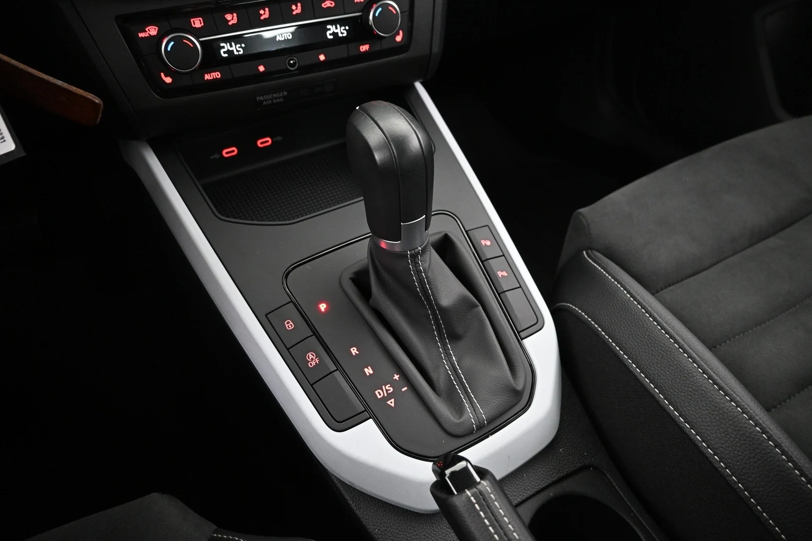 Car Image - YJHhxhOAwgnxXOTw4169y