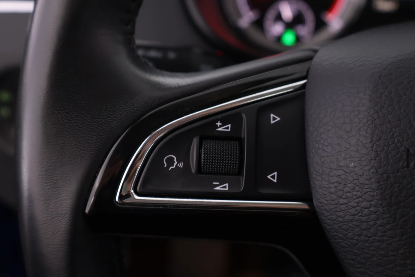 Car Image - 4mv3Q1yeTFqBVsqpX577kL