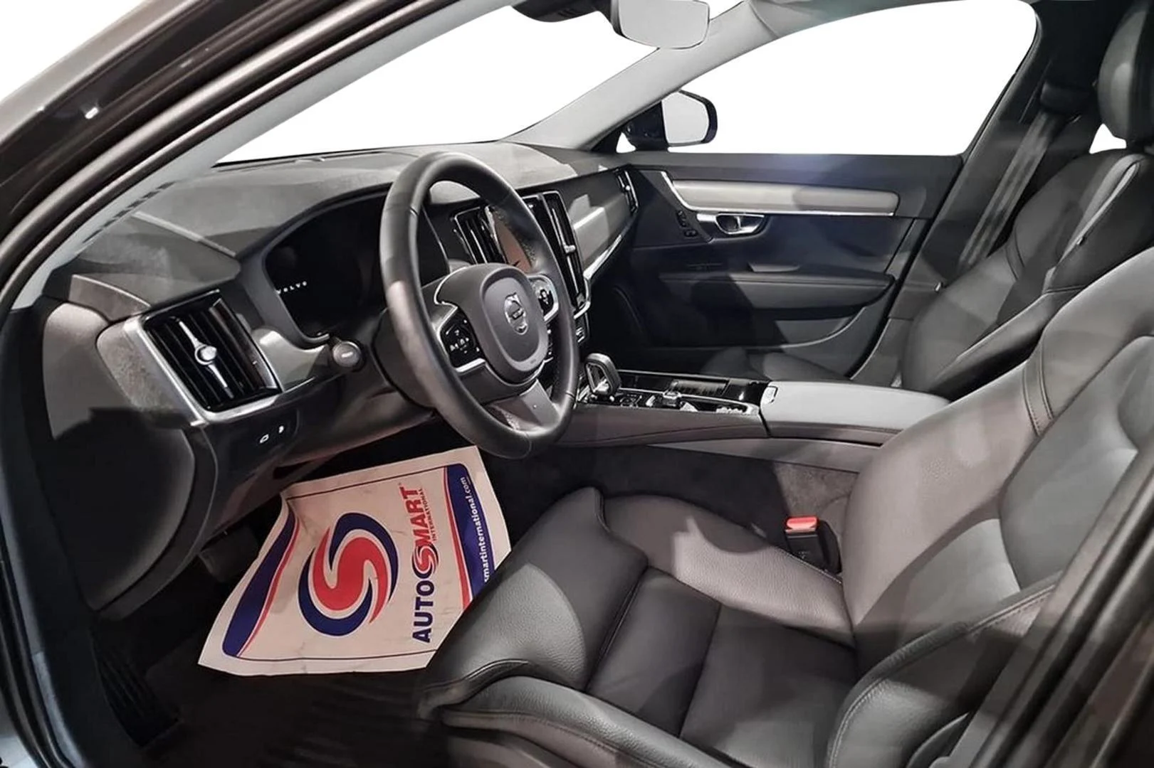Car Image - 19woaeuM0PEneIt0Wjvo3B
