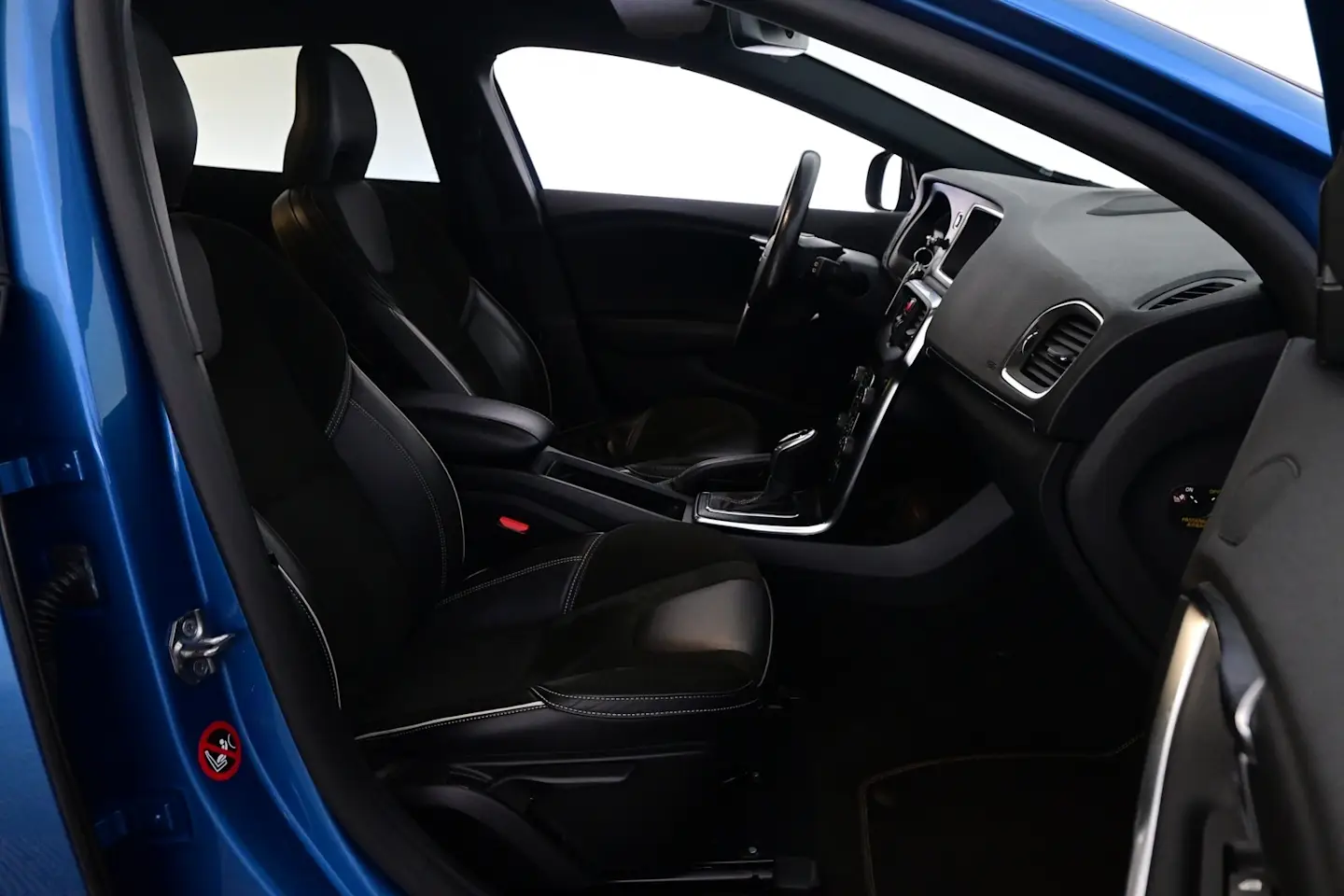 Car Image - vMoqGlXIboTZZpvarE9a3