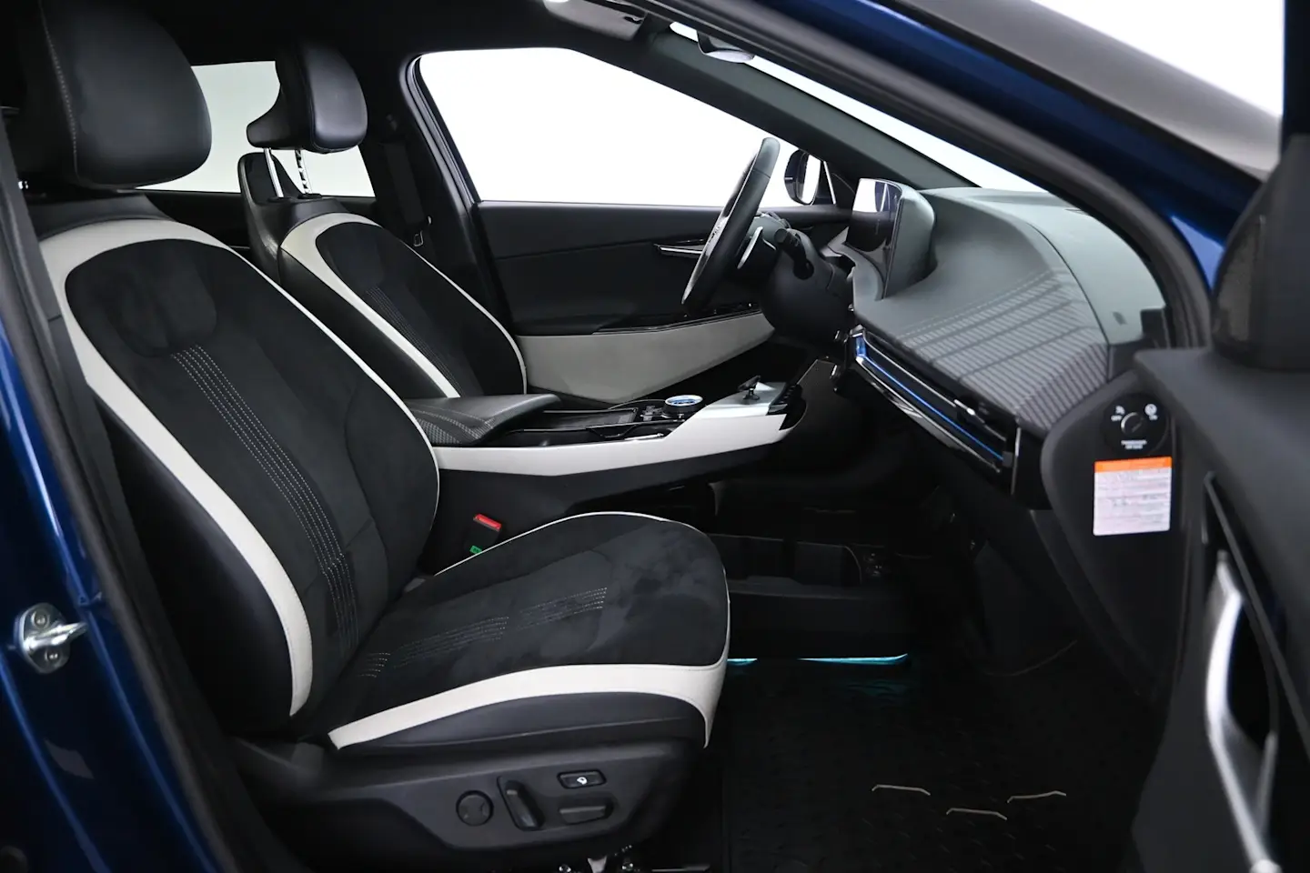 Car Image - 6LWVnq3U9ZNLpIZk9Iqvgd