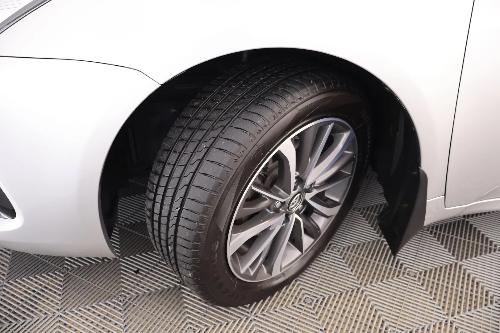 Car Image - 6oCTUAYcg6PTwJvY11lVRn