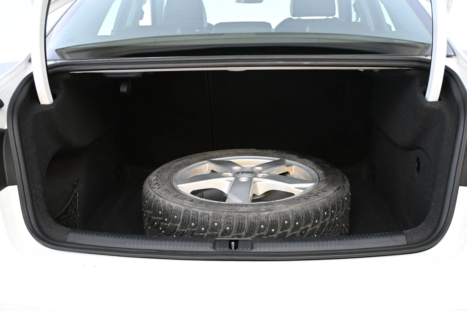 Car Image - CzAAxZGpoZamwVCcgsS1K