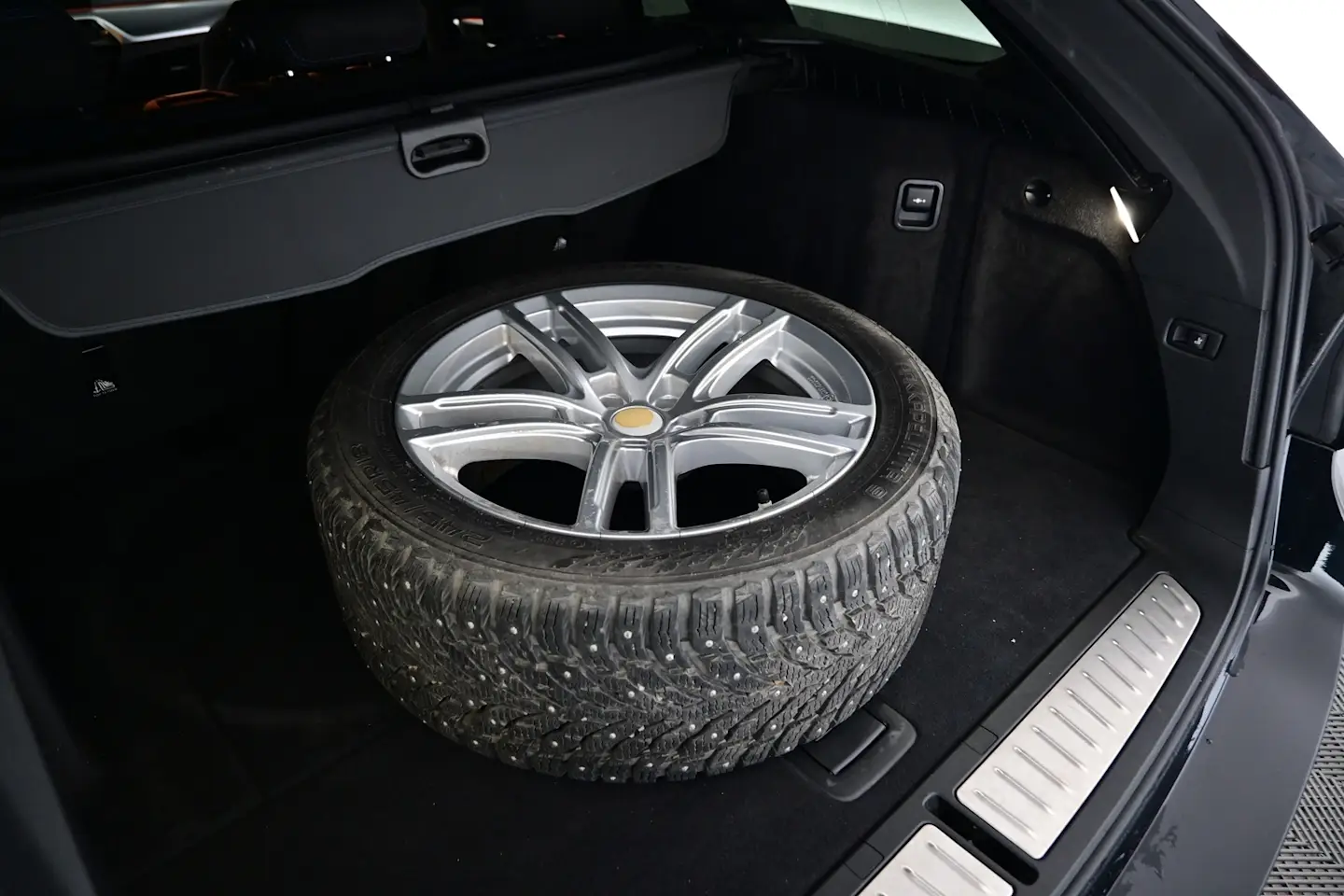 Car Image - 6JGXM3OPHrqw0i6Gvv4jfS