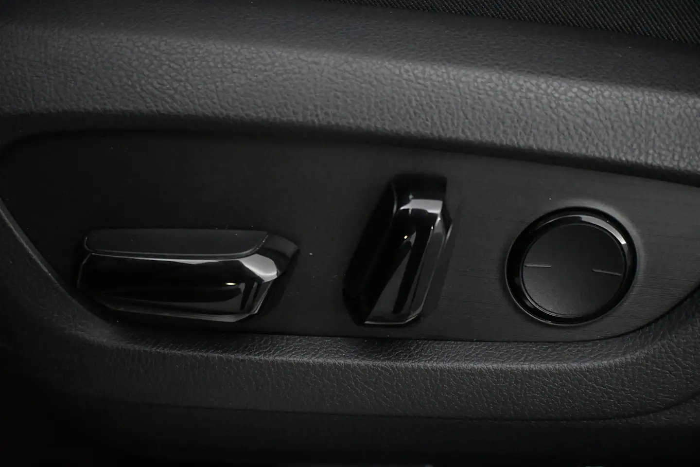 Car Image - 6PXbAVZhhkxHGSwseAvuU