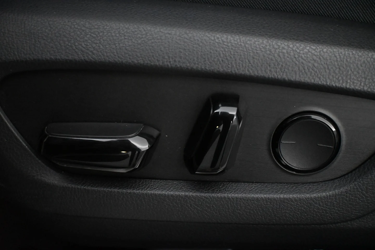 Car Image - 6PXbAVZhhkxHGSwseAvuU