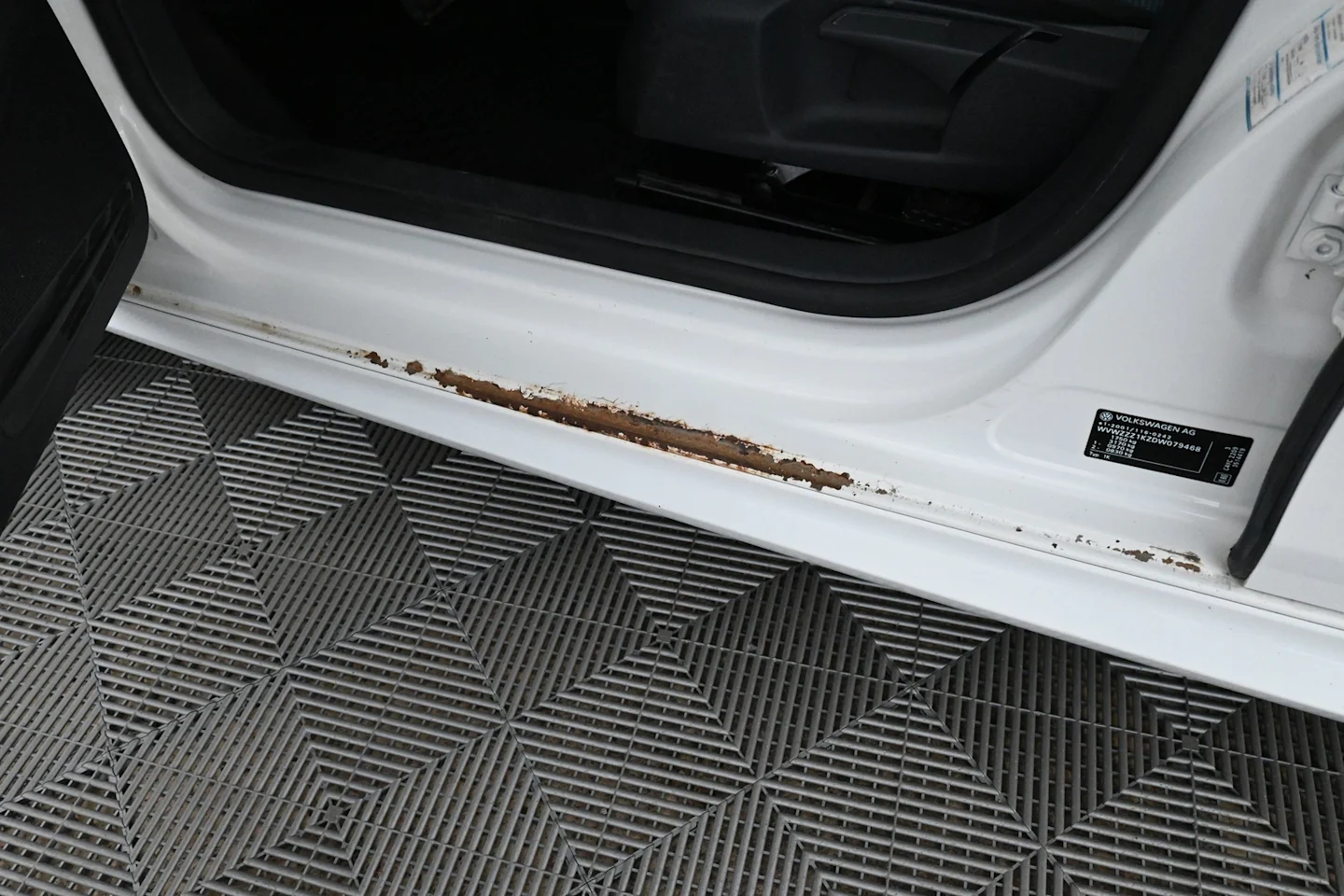 Car Image - 4PUjTZkG06DD75cKPM4Upr