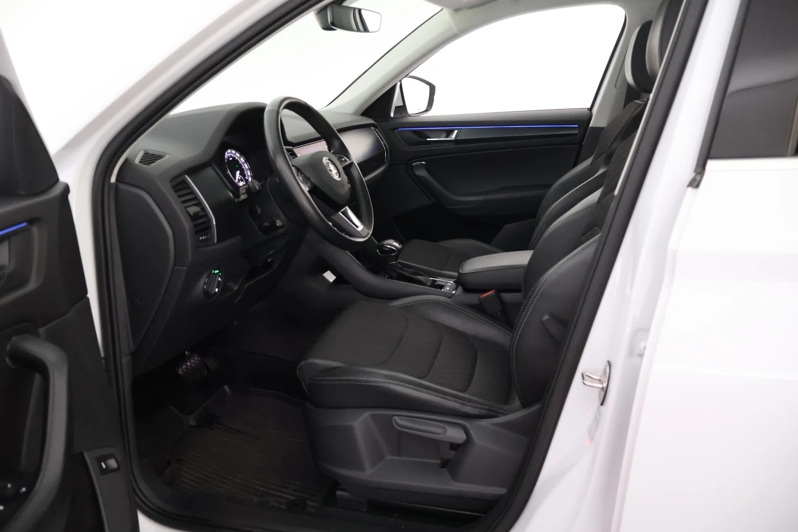 Car Image - 6RBc7ZNRr47uSJA3DQgT5X