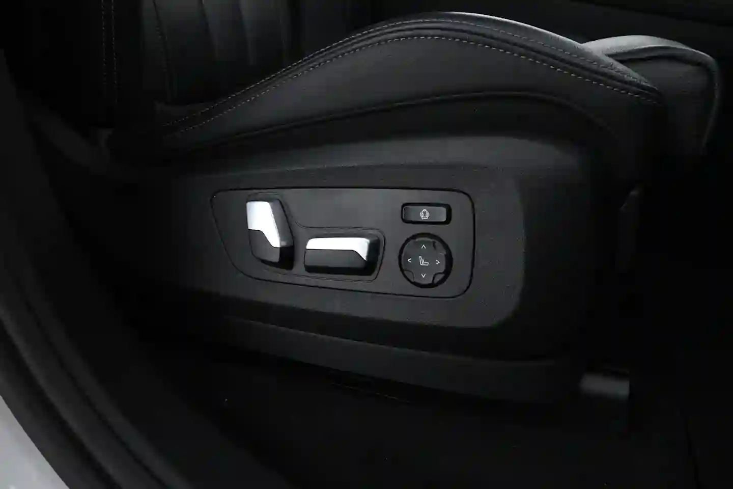 Car Image - Sv62XHijIJm7wCdT6iU6F