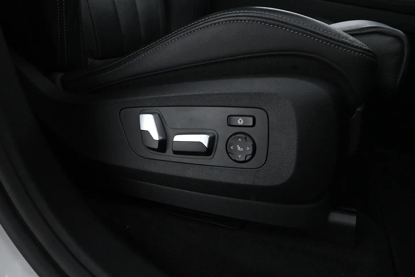 Car Image - Sv62XHijIJm7wCdT6iU6F