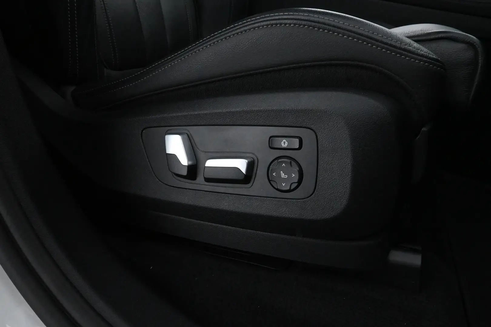 Car Image - Sv62XHijIJm7wCdT6iU6F
