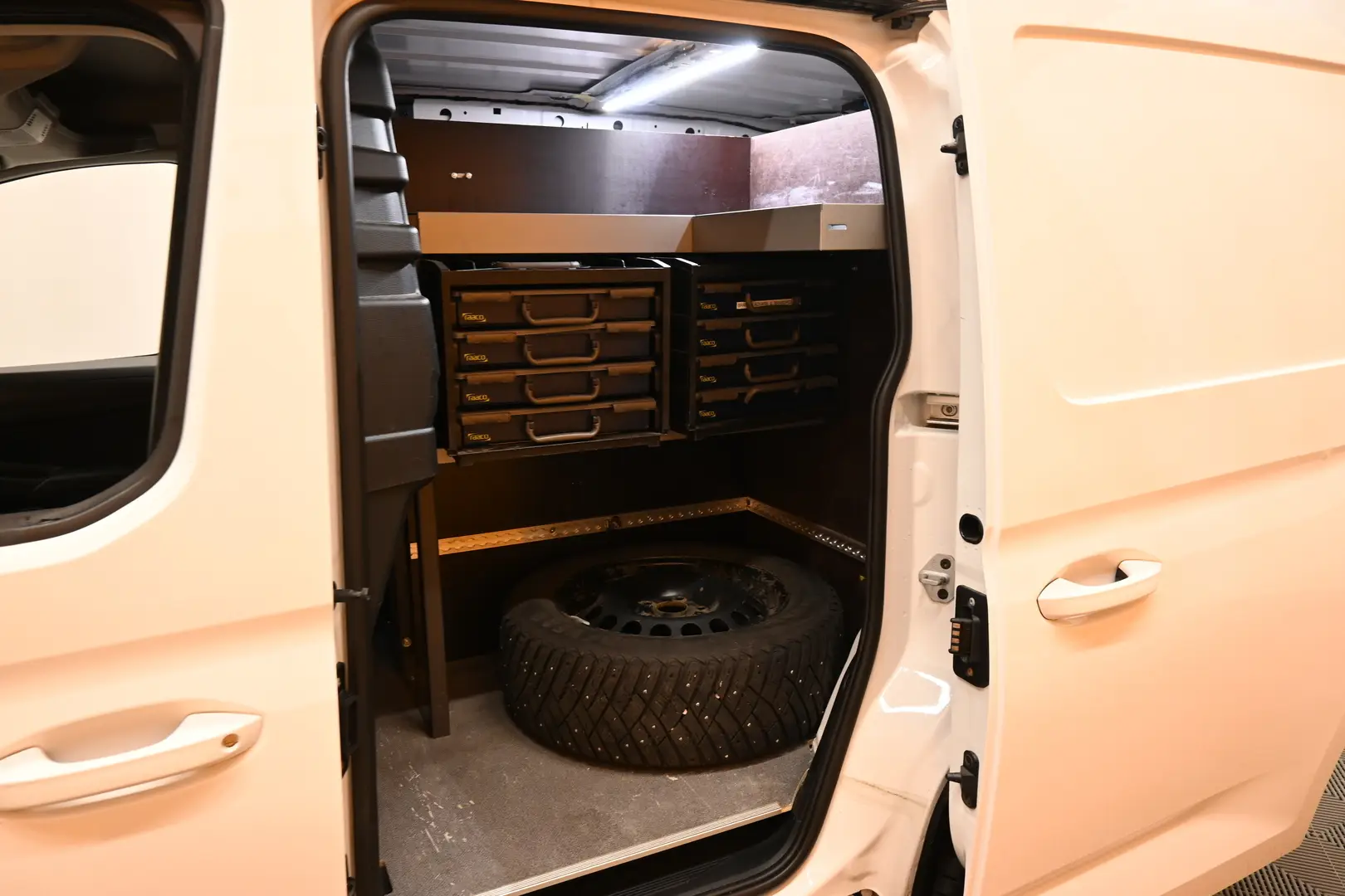 Car Image - 4bge9r5Kj4zUXN42pVDnAE