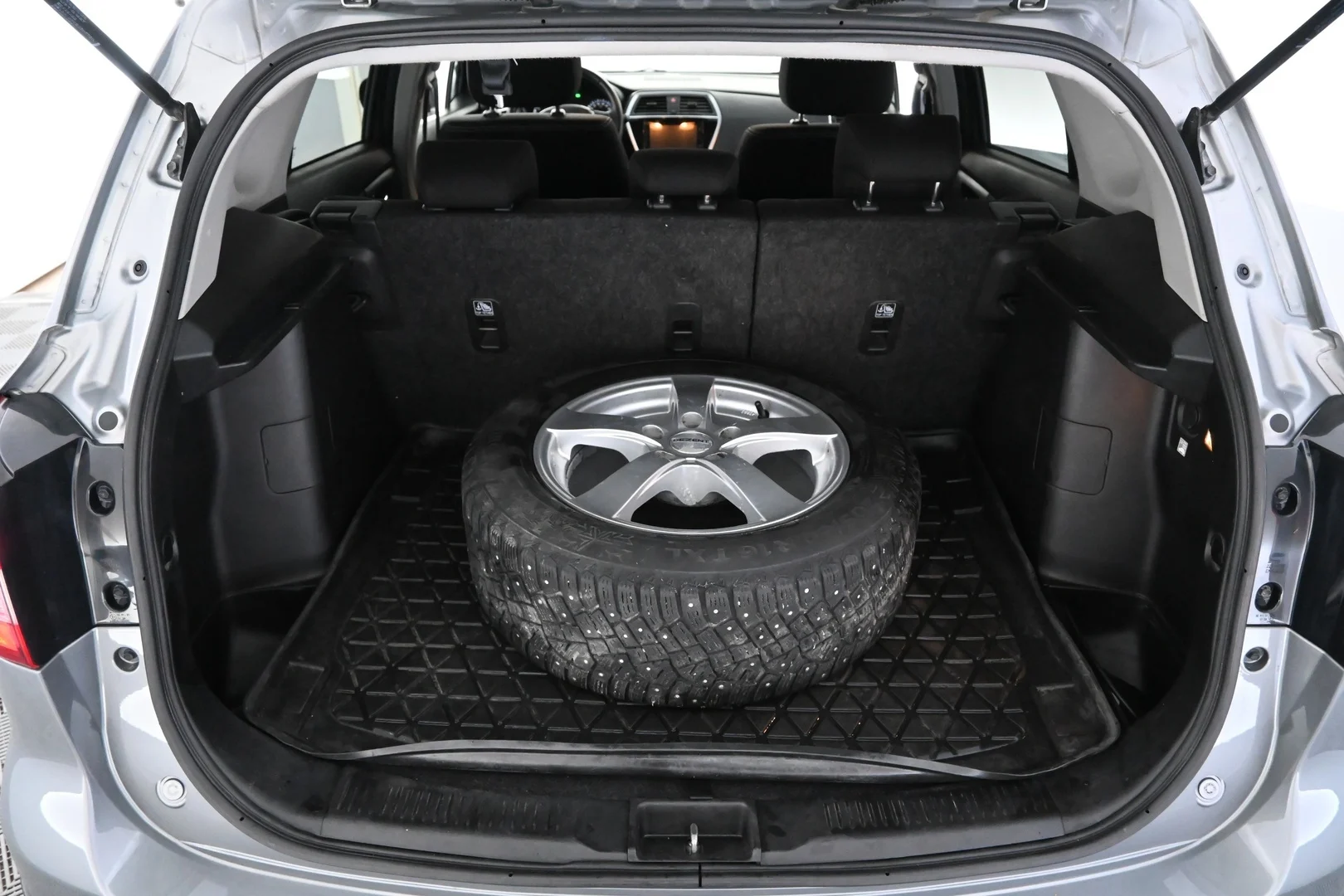 Car Image - 54S60AKwekXVLM08vAUu82