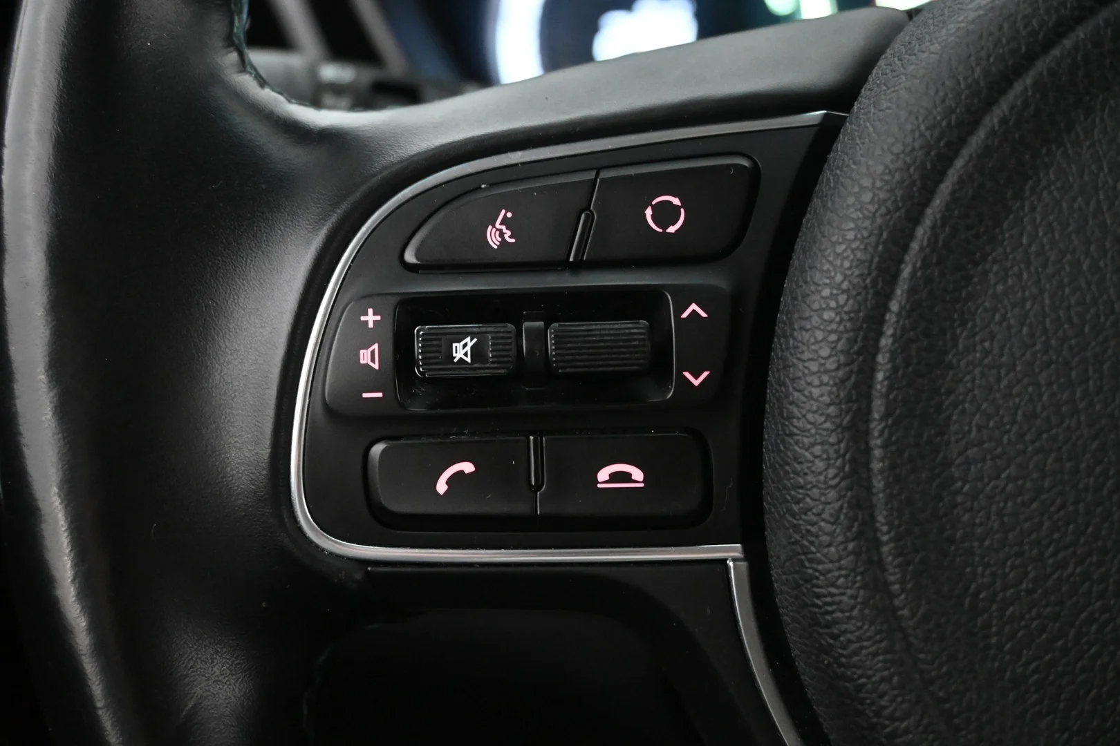 Car Image - 2ZgxaMWiTb2r2sx26KIPHe