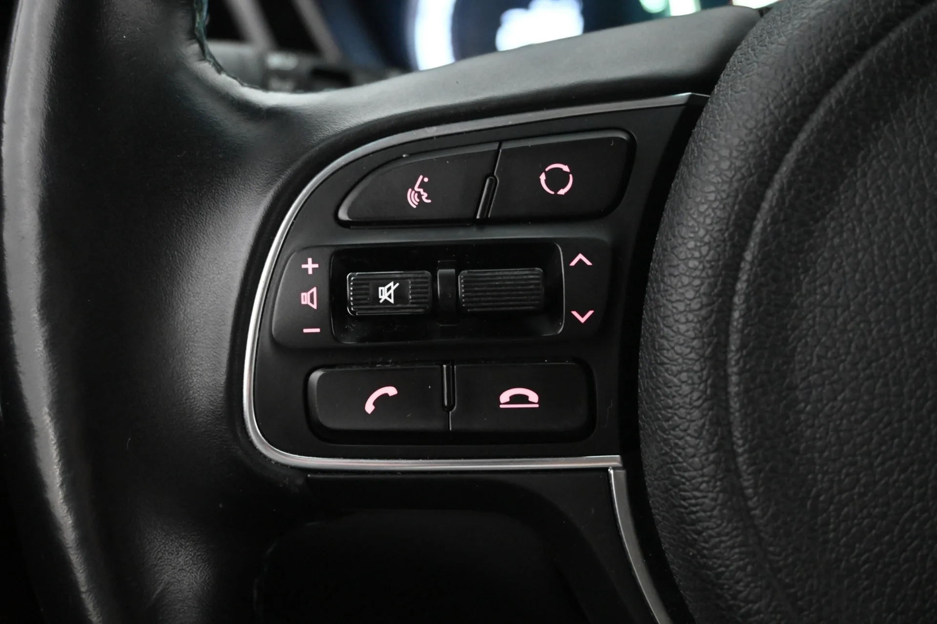 Car Image - 2ZgxaMWiTb2r2sx26KIPHe