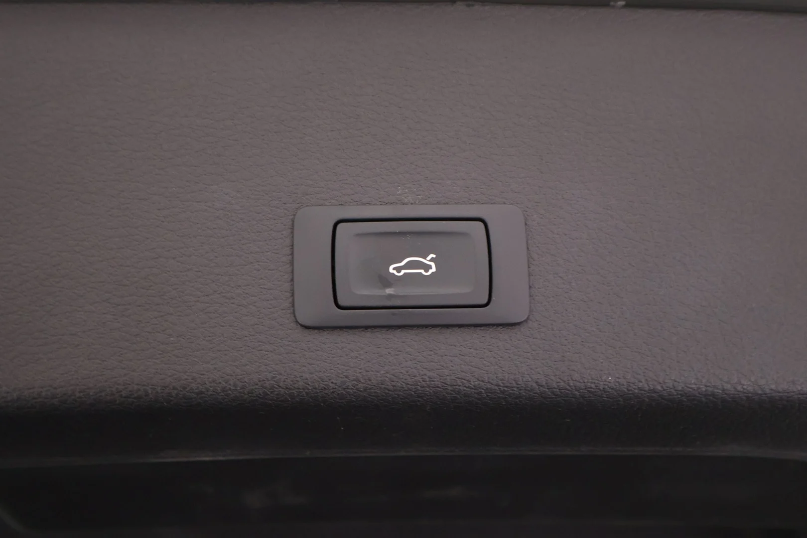 Car Image - 6RRz7A9g2Fy4fa7OR0HCtJ