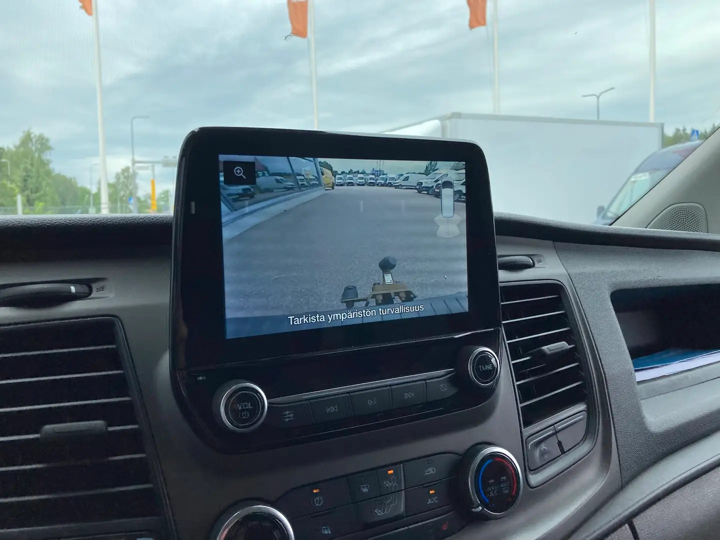 Car Image - kef4Lc9YhY2EetXVHjsLK