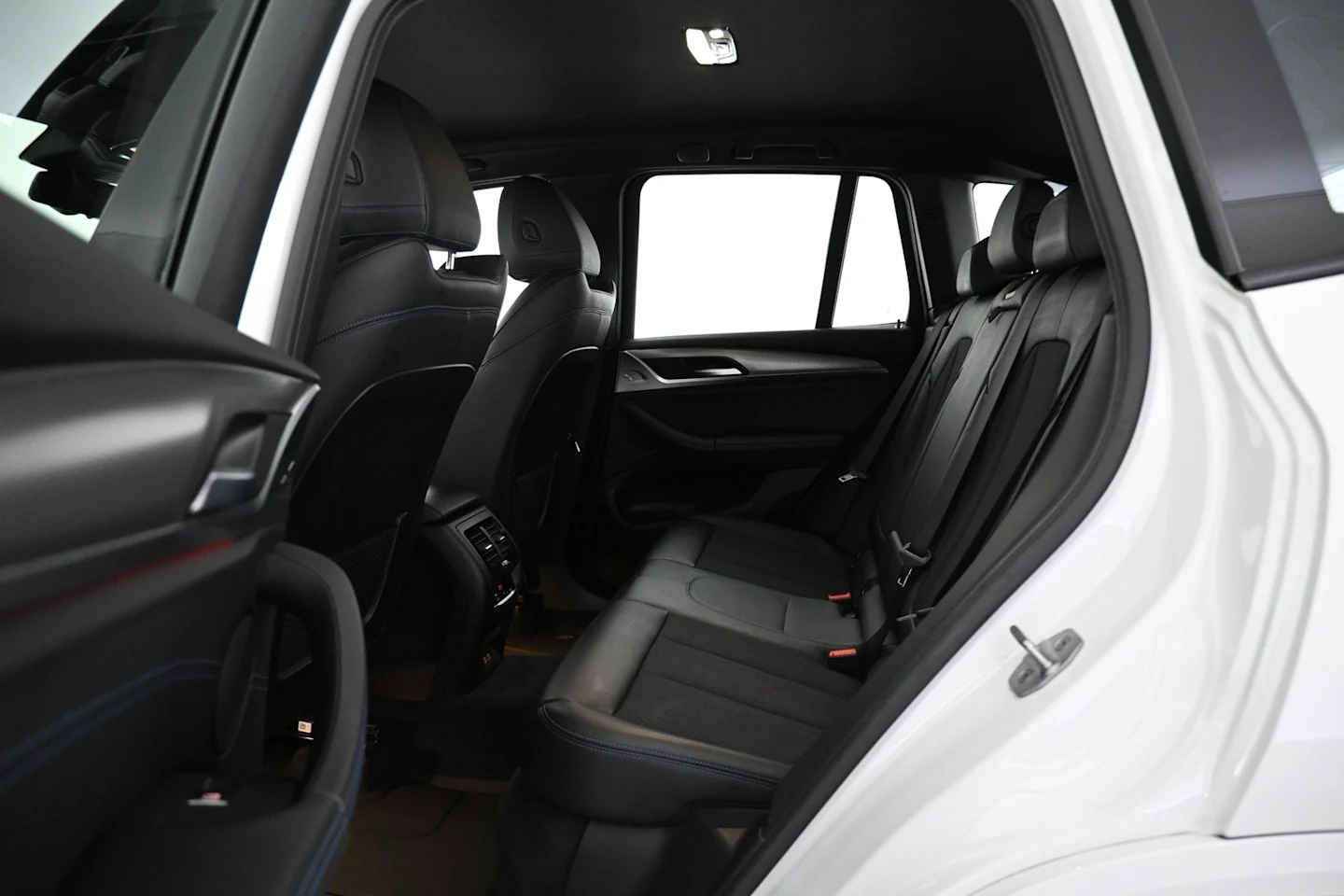 Car Image - 3v7Ro4vZtNZbV4eFfTMxqV