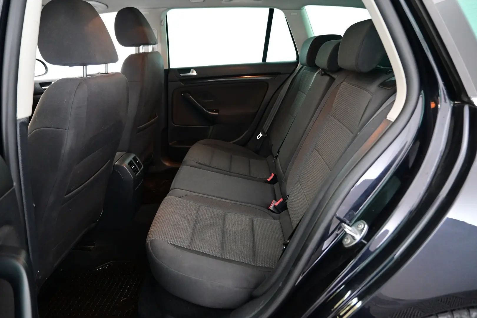 Car Image - 68T5PjglDj43dwq5Tocz7D