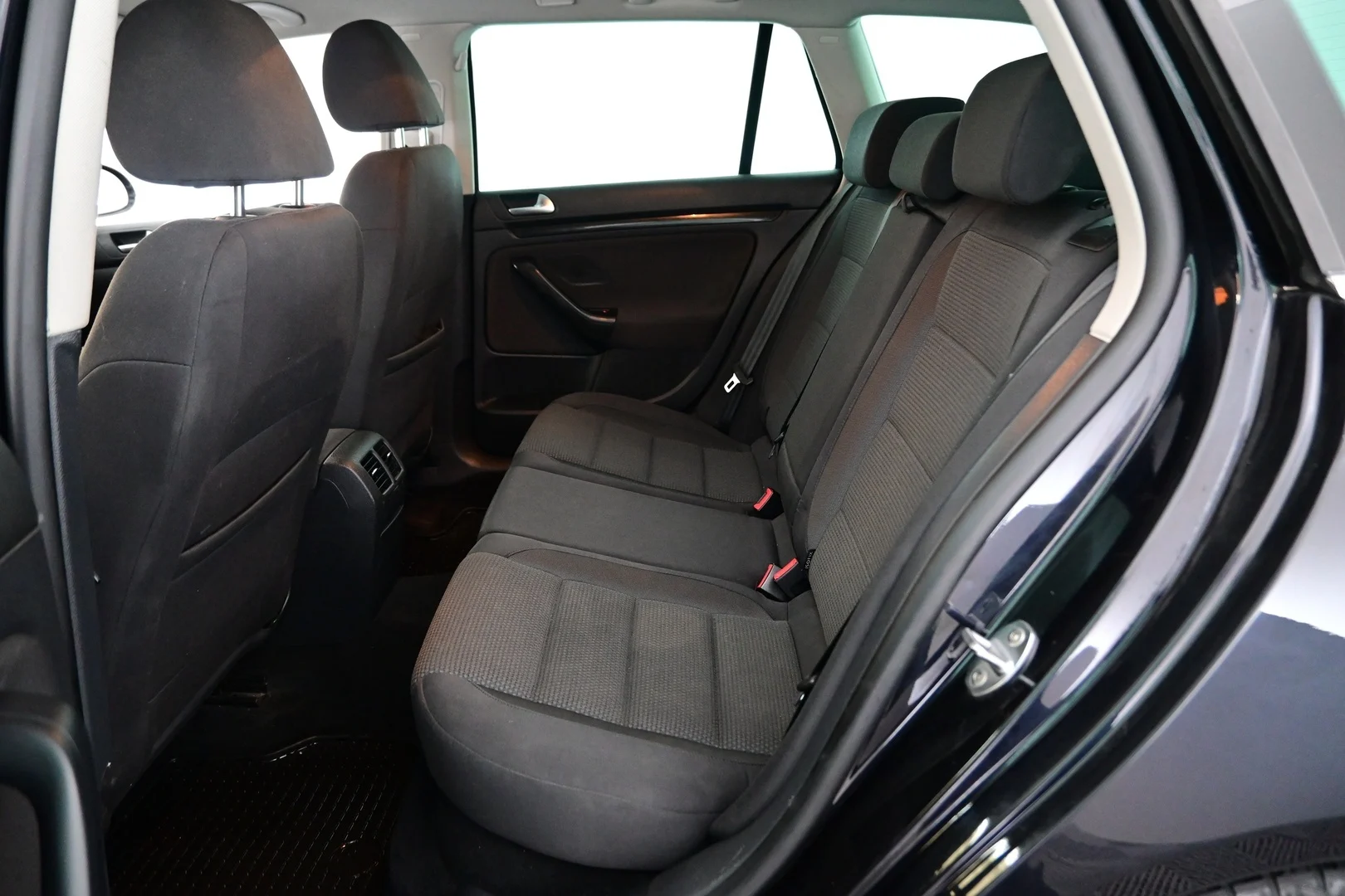 Car Image - 68T5PjglDj43dwq5Tocz7D